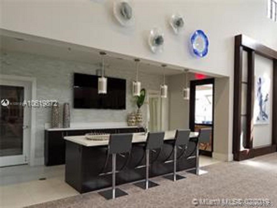 Recently Rented: $2,400 (3 beds, 3 baths, 2640 Square Feet)