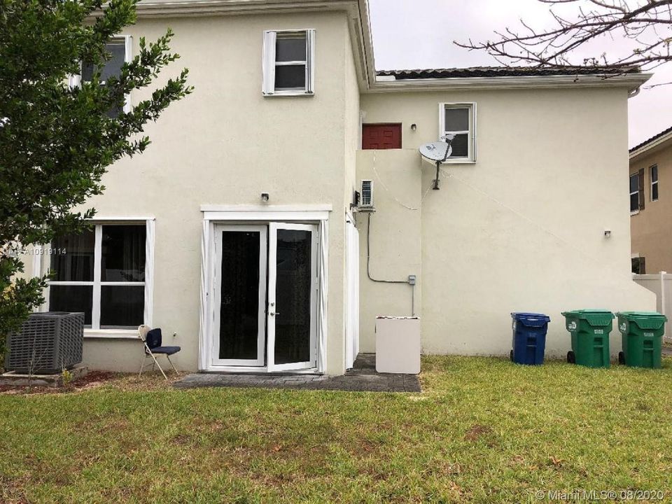Recently Rented: $2,400 (3 beds, 3 baths, 2640 Square Feet)