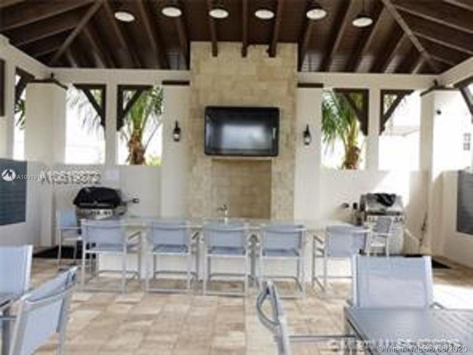 Recently Rented: $2,400 (3 beds, 3 baths, 2640 Square Feet)