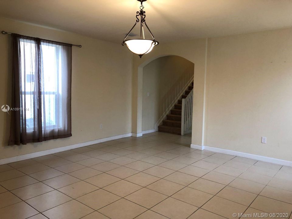 Recently Rented: $2,400 (3 beds, 3 baths, 2640 Square Feet)
