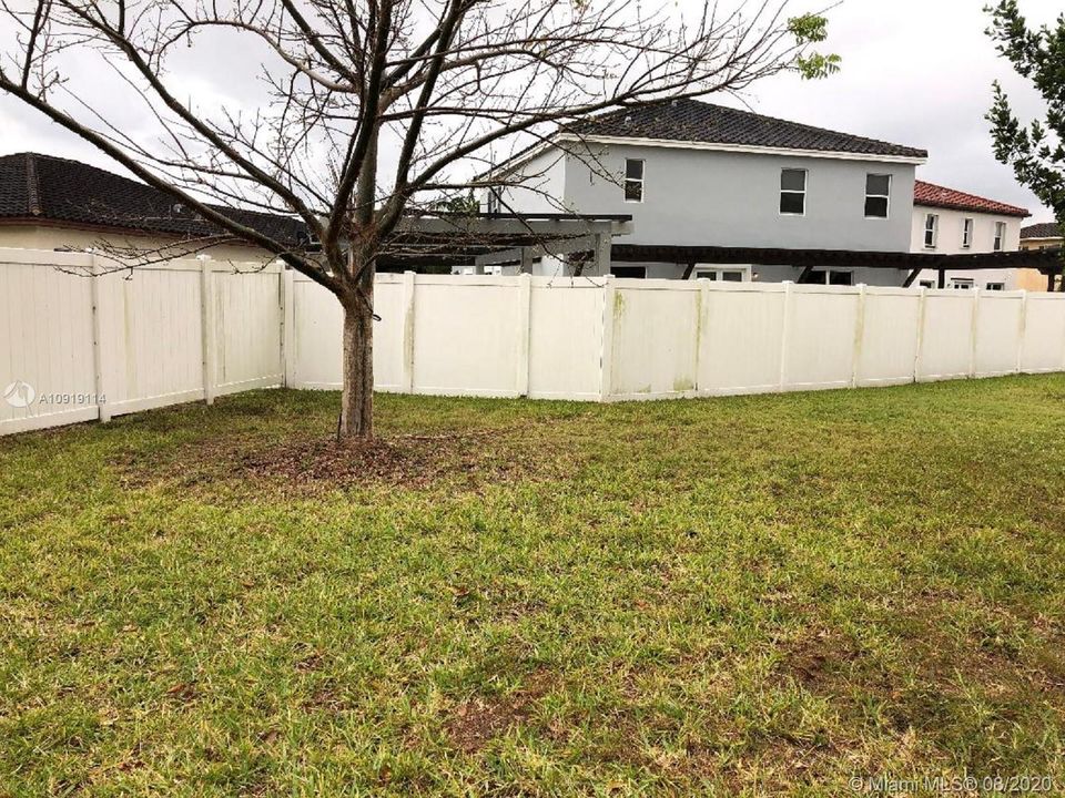 Recently Rented: $2,400 (3 beds, 3 baths, 2640 Square Feet)