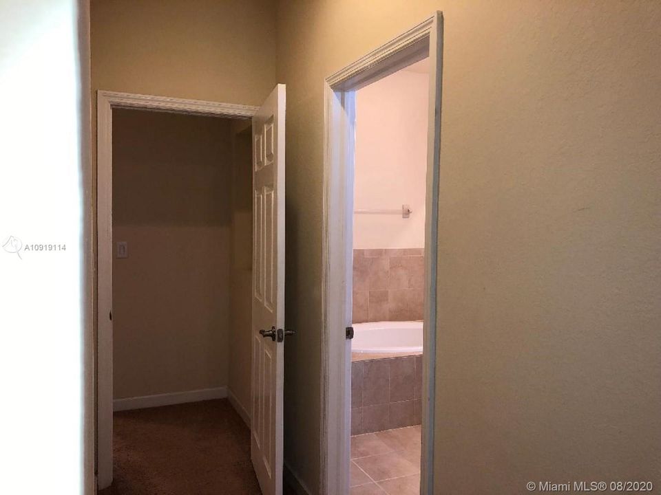 Recently Rented: $2,400 (3 beds, 3 baths, 2640 Square Feet)