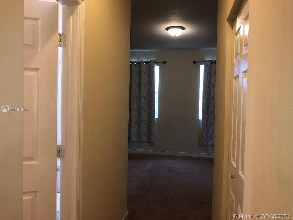 Recently Rented: $2,400 (3 beds, 3 baths, 2640 Square Feet)