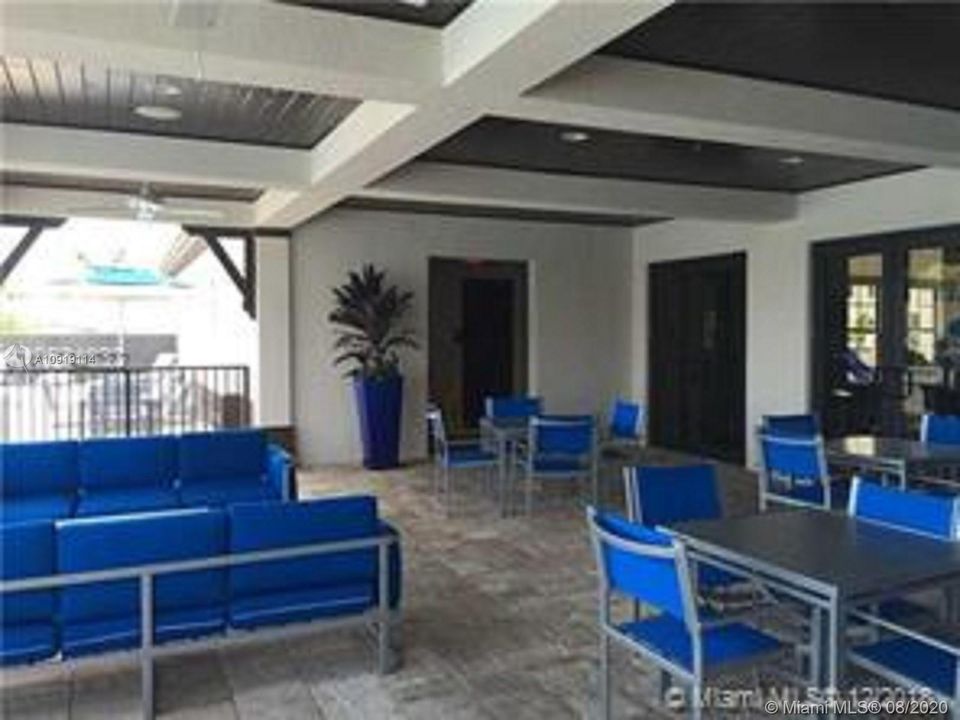 Recently Rented: $2,400 (3 beds, 3 baths, 2640 Square Feet)
