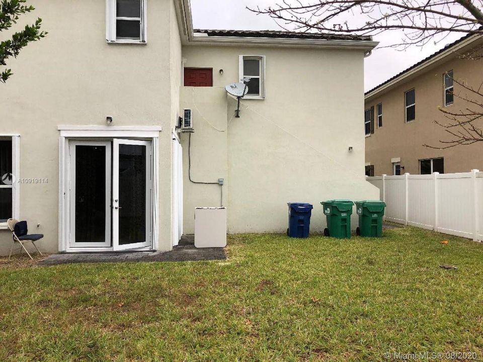 Recently Rented: $2,400 (3 beds, 3 baths, 2640 Square Feet)