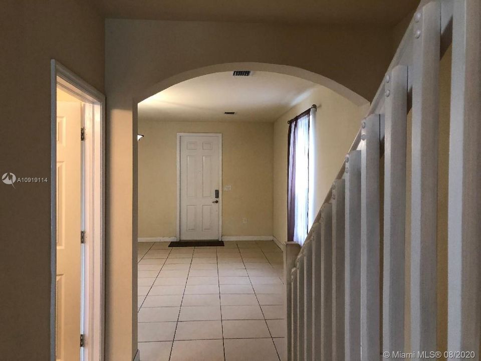 Recently Rented: $2,400 (3 beds, 3 baths, 2640 Square Feet)