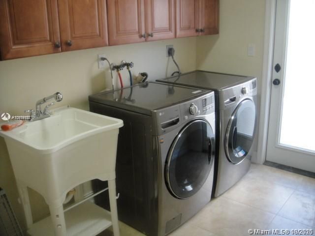 SEPARATE LAUNDRY ROOM WITH WASH TUB