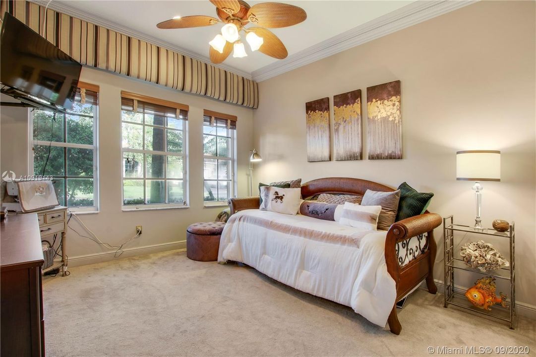 Bright and spacious 2nd bedroom