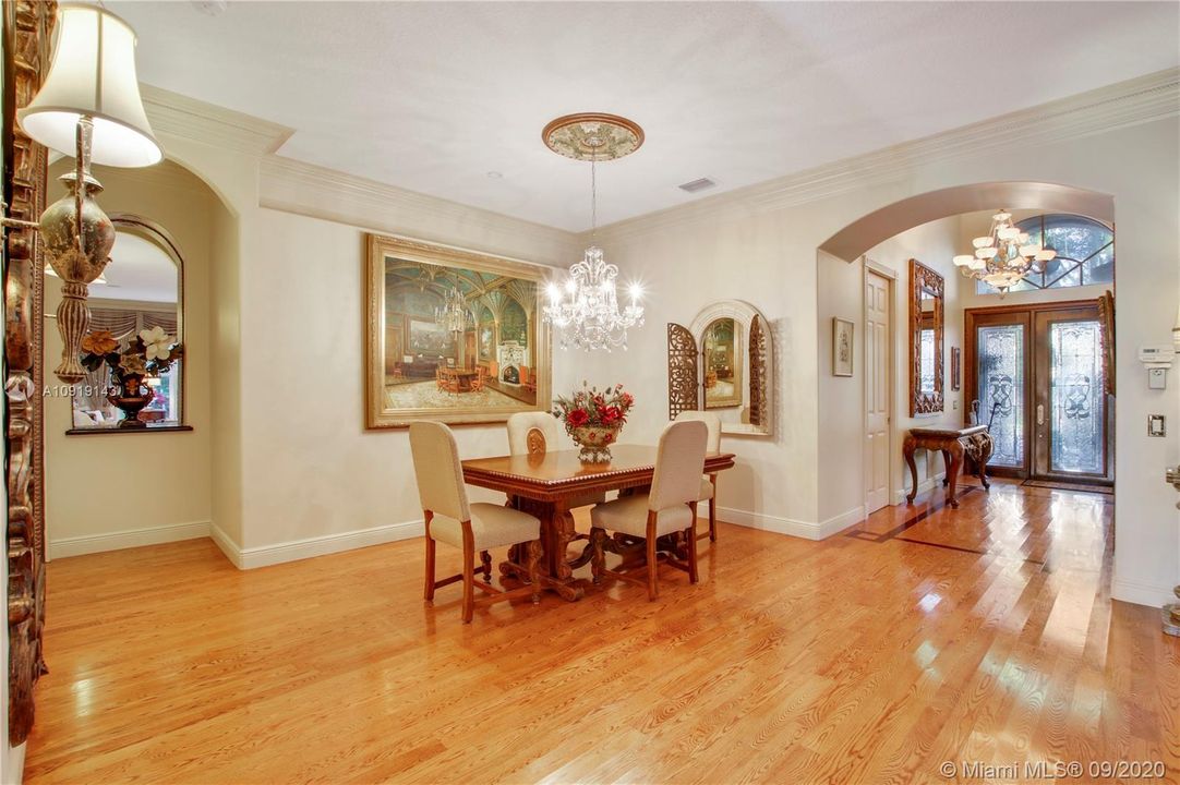 GORGEOUS ENTRY WAY
