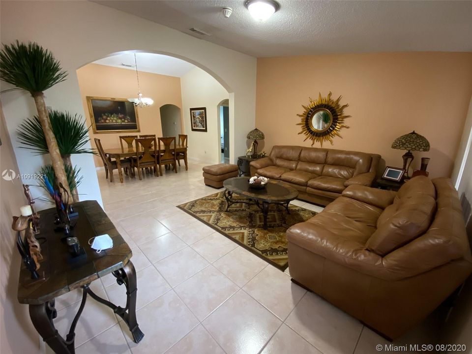 FRONT DOOR ENTRANCE AREA