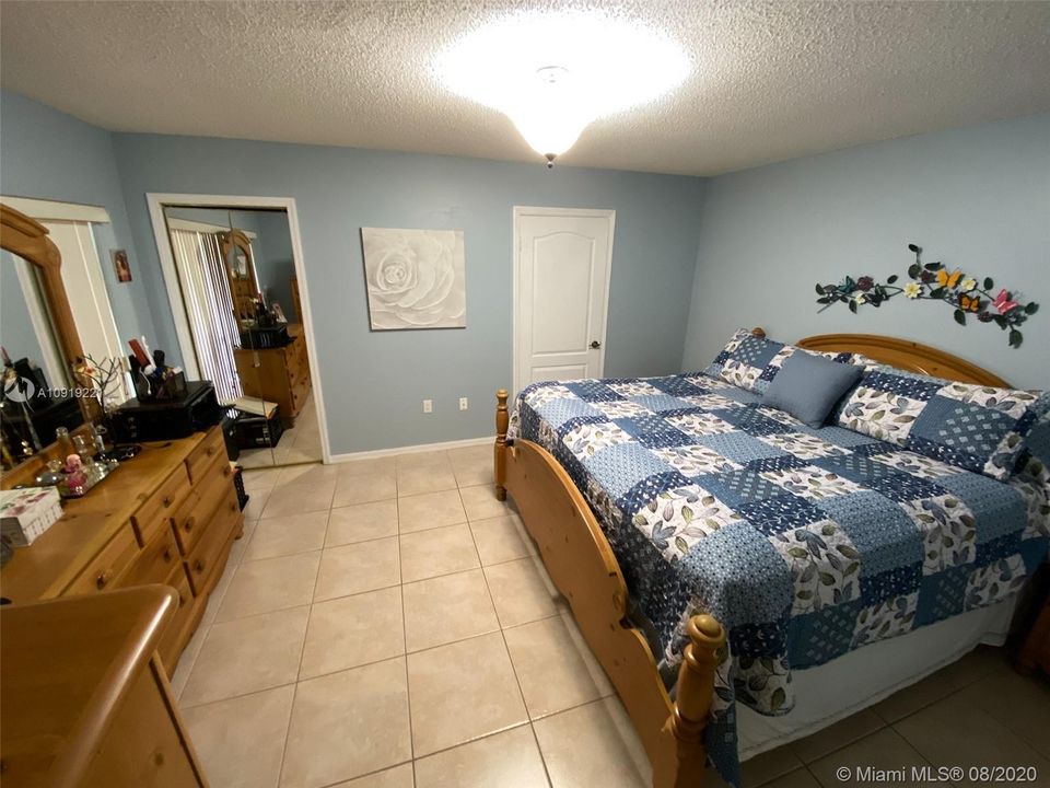 Master Bedroom 4 of 4