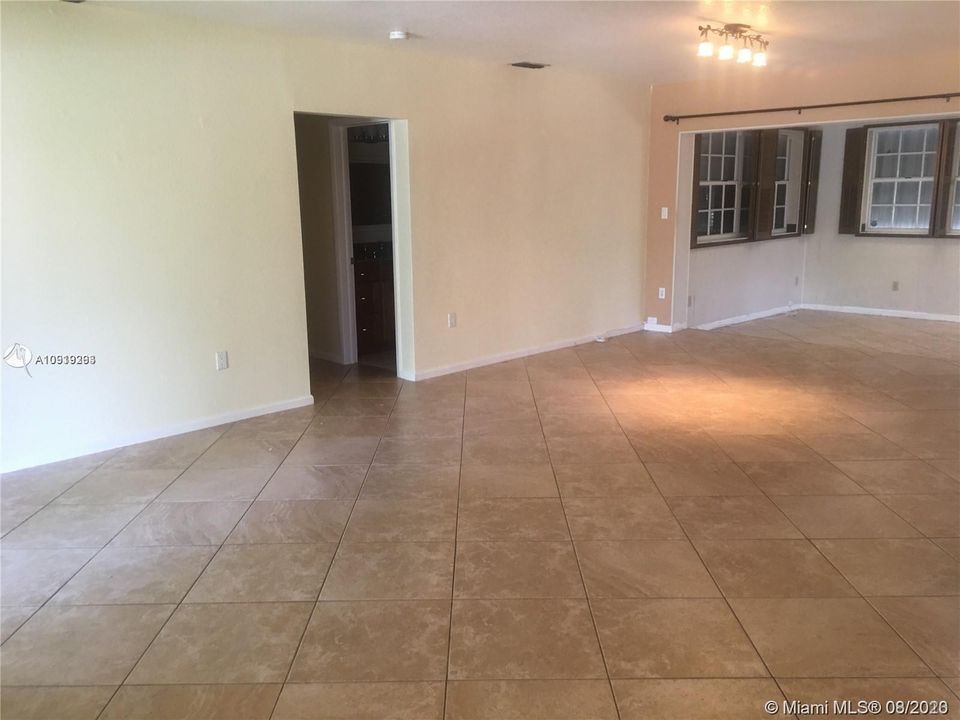 Recently Rented: $3,100 (3 beds, 2 baths, 1677 Square Feet)