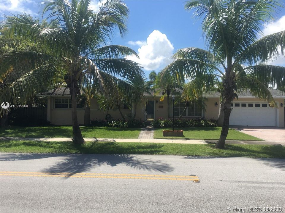 Recently Rented: $3,100 (3 beds, 2 baths, 1677 Square Feet)