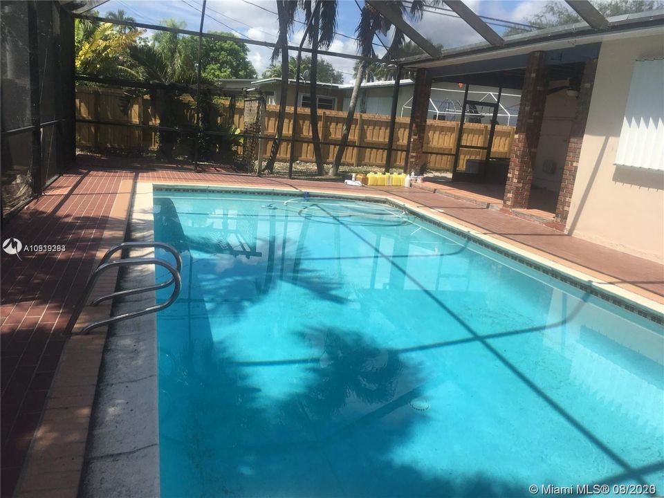 Recently Rented: $3,100 (3 beds, 2 baths, 1677 Square Feet)