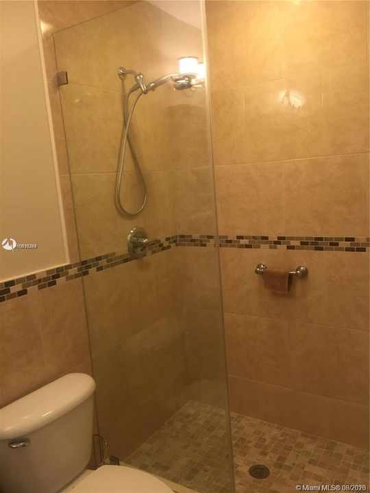 Recently Rented: $3,100 (3 beds, 2 baths, 1677 Square Feet)