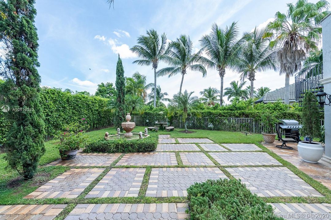 Vendido Recientemente: $689,000 (5 camas, 4 baños, 3408 Pies cuadrados)