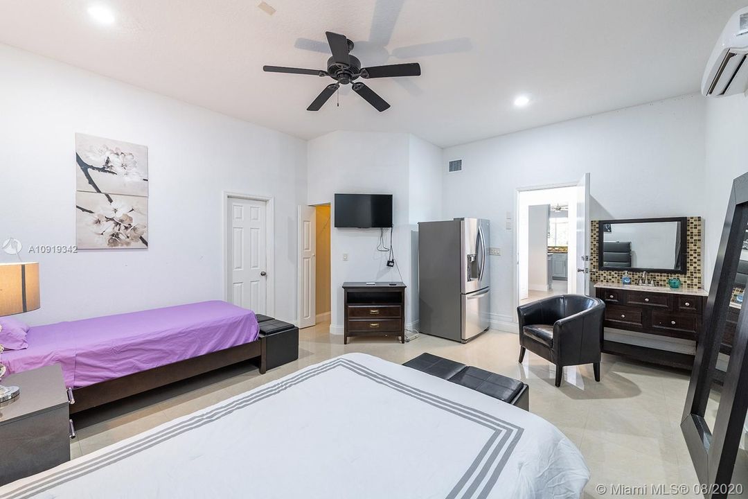 Vendido Recientemente: $689,000 (5 camas, 4 baños, 3408 Pies cuadrados)