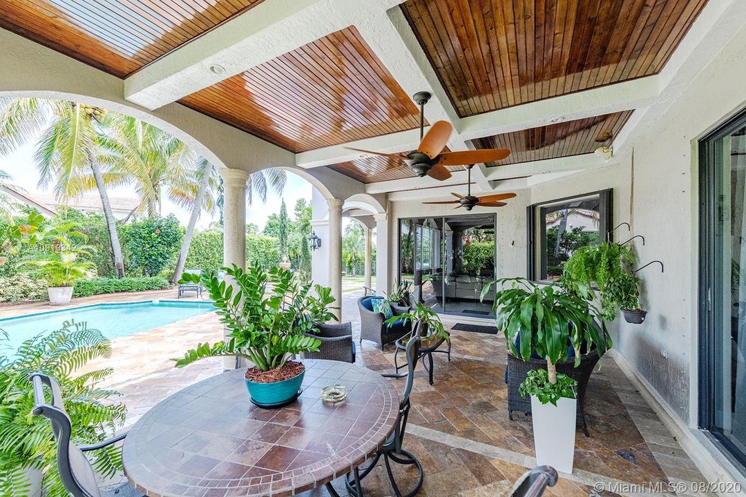 Vendido Recientemente: $689,000 (5 camas, 4 baños, 3408 Pies cuadrados)