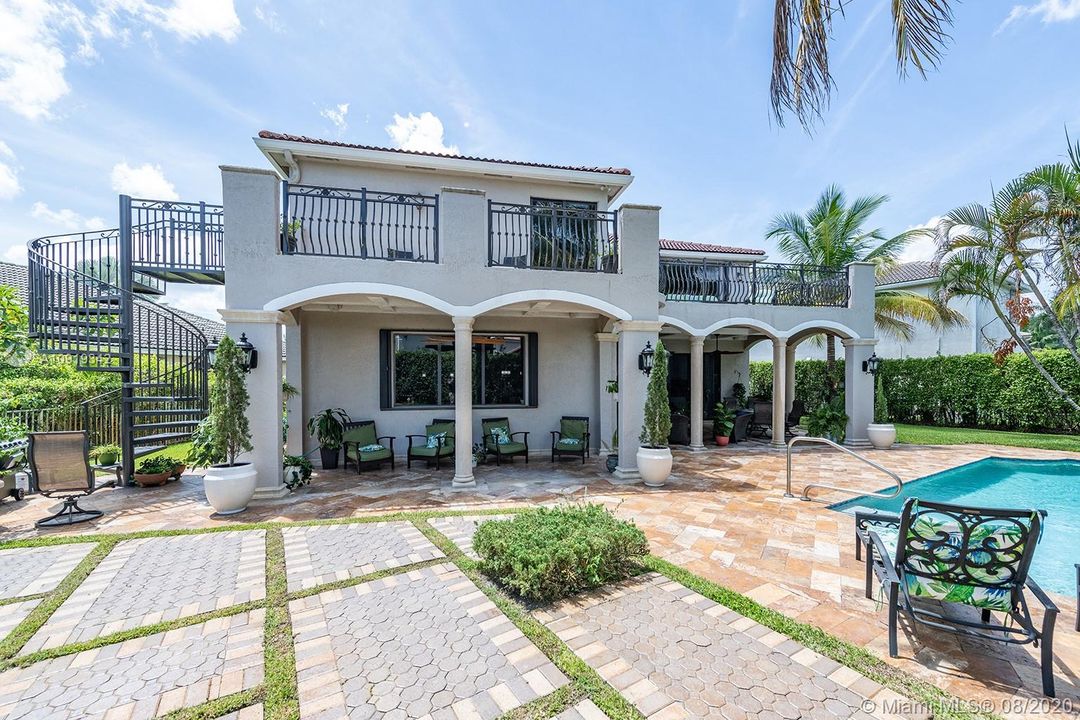 Vendido Recientemente: $689,000 (5 camas, 4 baños, 3408 Pies cuadrados)