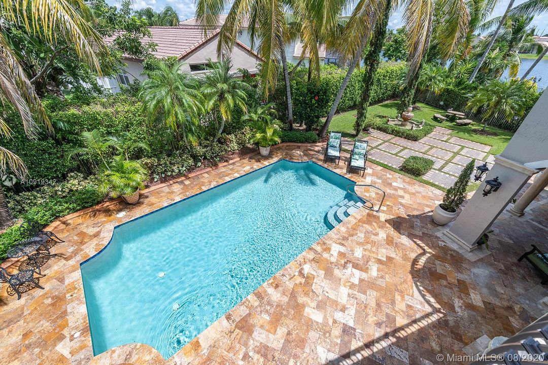 Vendido Recientemente: $689,000 (5 camas, 4 baños, 3408 Pies cuadrados)