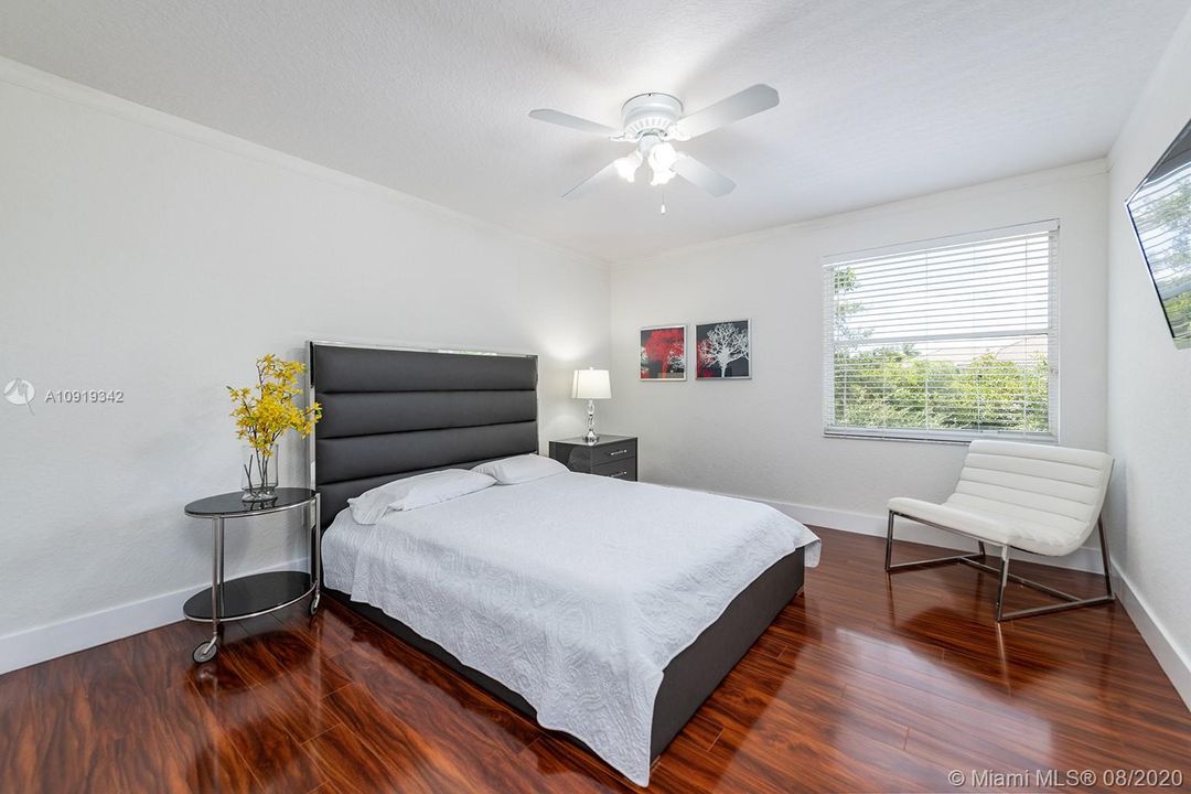 Vendido Recientemente: $689,000 (5 camas, 4 baños, 3408 Pies cuadrados)