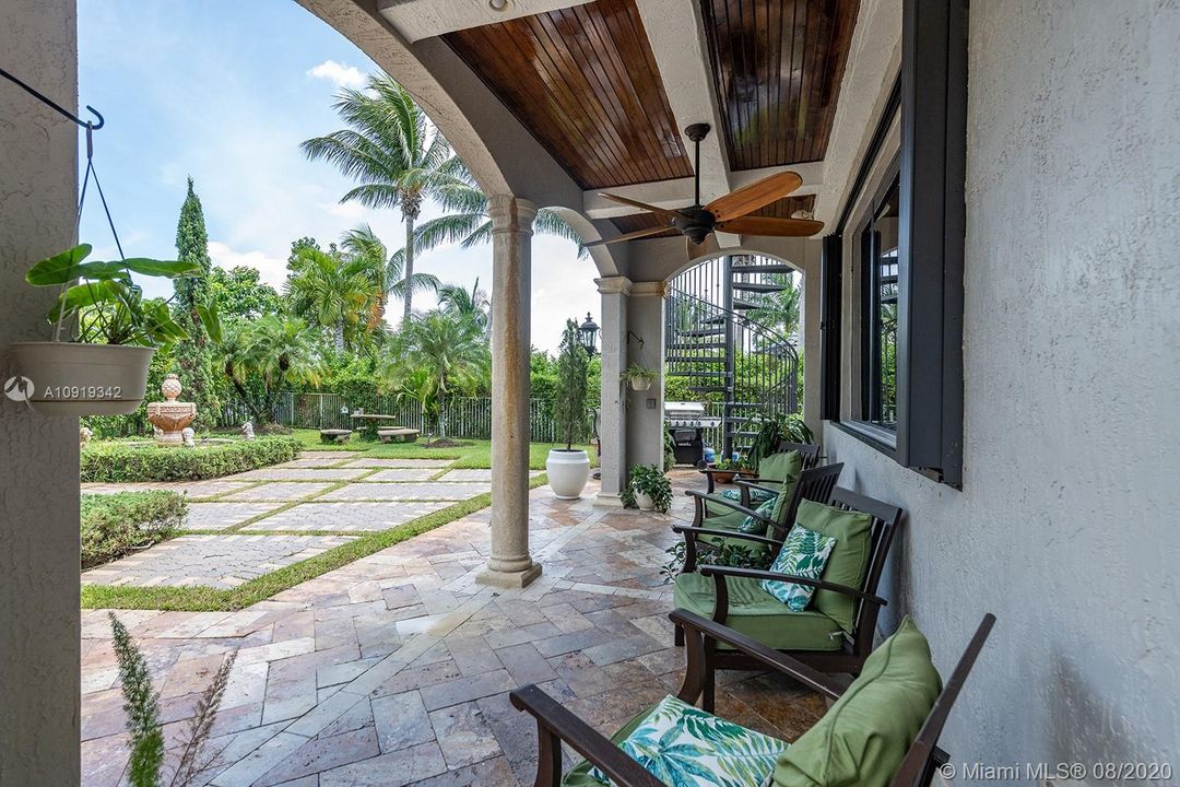 Vendido Recientemente: $689,000 (5 camas, 4 baños, 3408 Pies cuadrados)