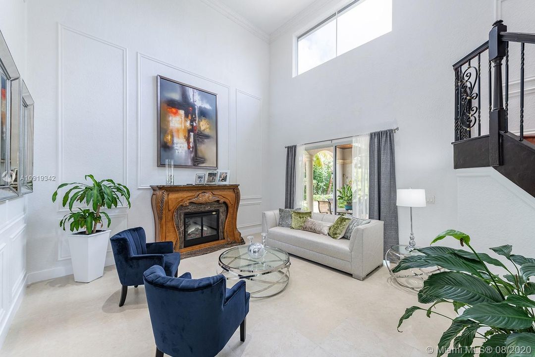 Vendido Recientemente: $689,000 (5 camas, 4 baños, 3408 Pies cuadrados)