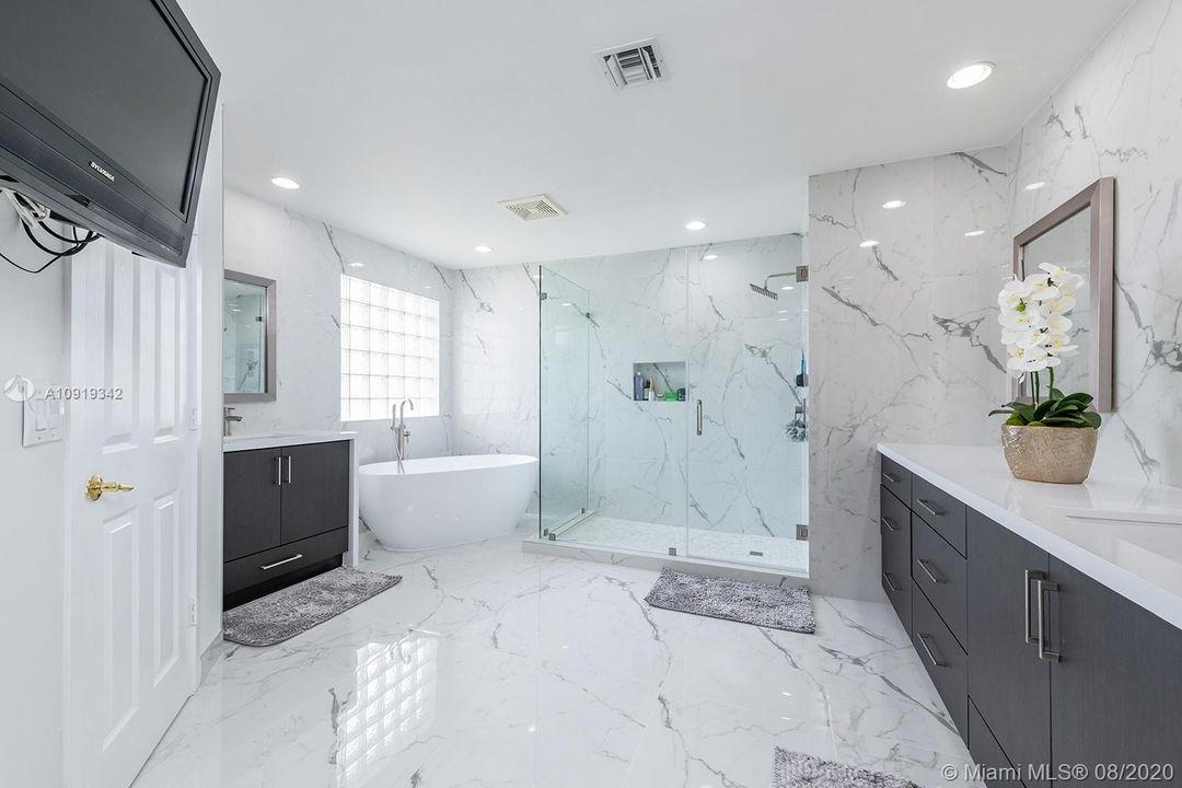 Vendido Recientemente: $689,000 (5 camas, 4 baños, 3408 Pies cuadrados)
