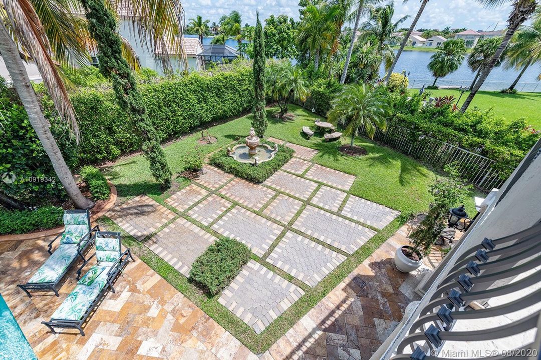 Vendido Recientemente: $689,000 (5 camas, 4 baños, 3408 Pies cuadrados)
