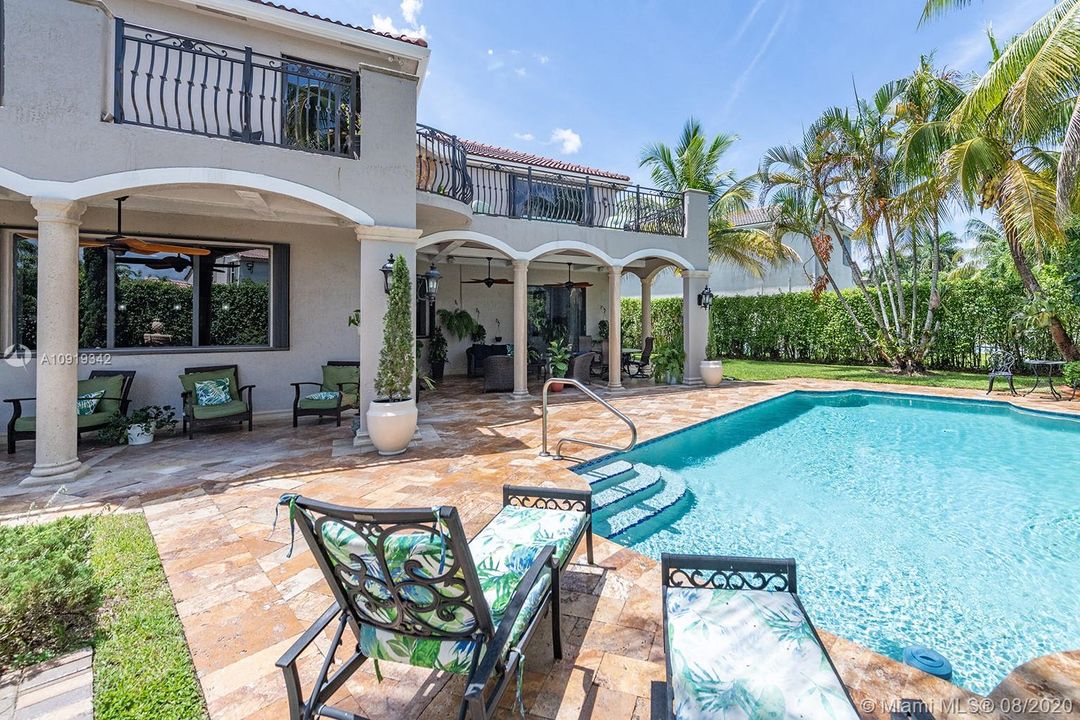 Vendido Recientemente: $689,000 (5 camas, 4 baños, 3408 Pies cuadrados)