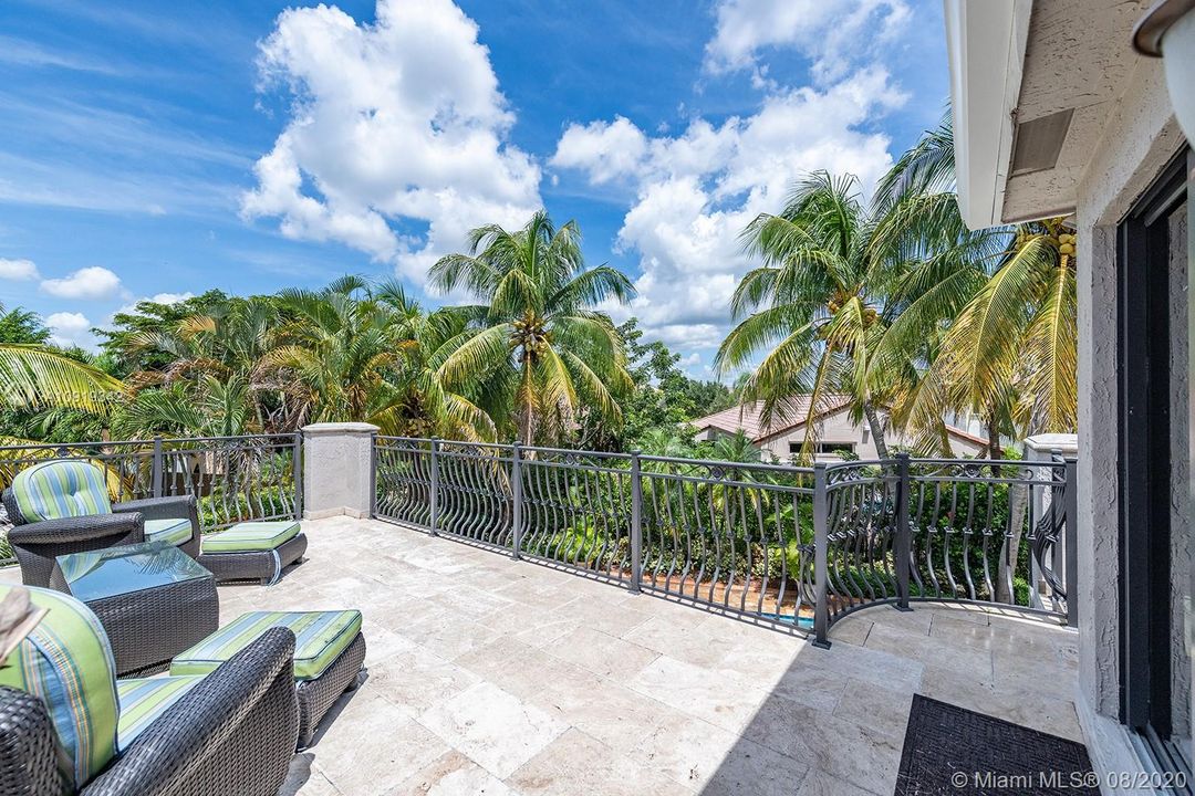 Vendido Recientemente: $689,000 (5 camas, 4 baños, 3408 Pies cuadrados)