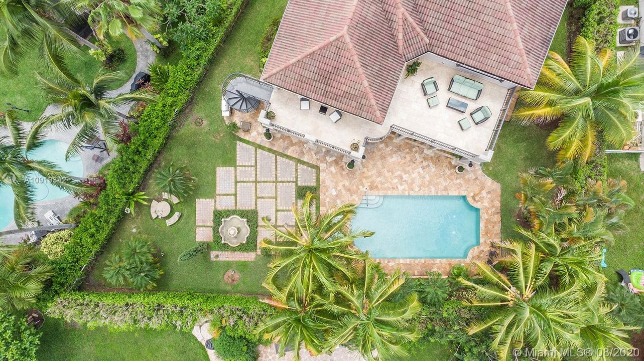 Vendido Recientemente: $689,000 (5 camas, 4 baños, 3408 Pies cuadrados)