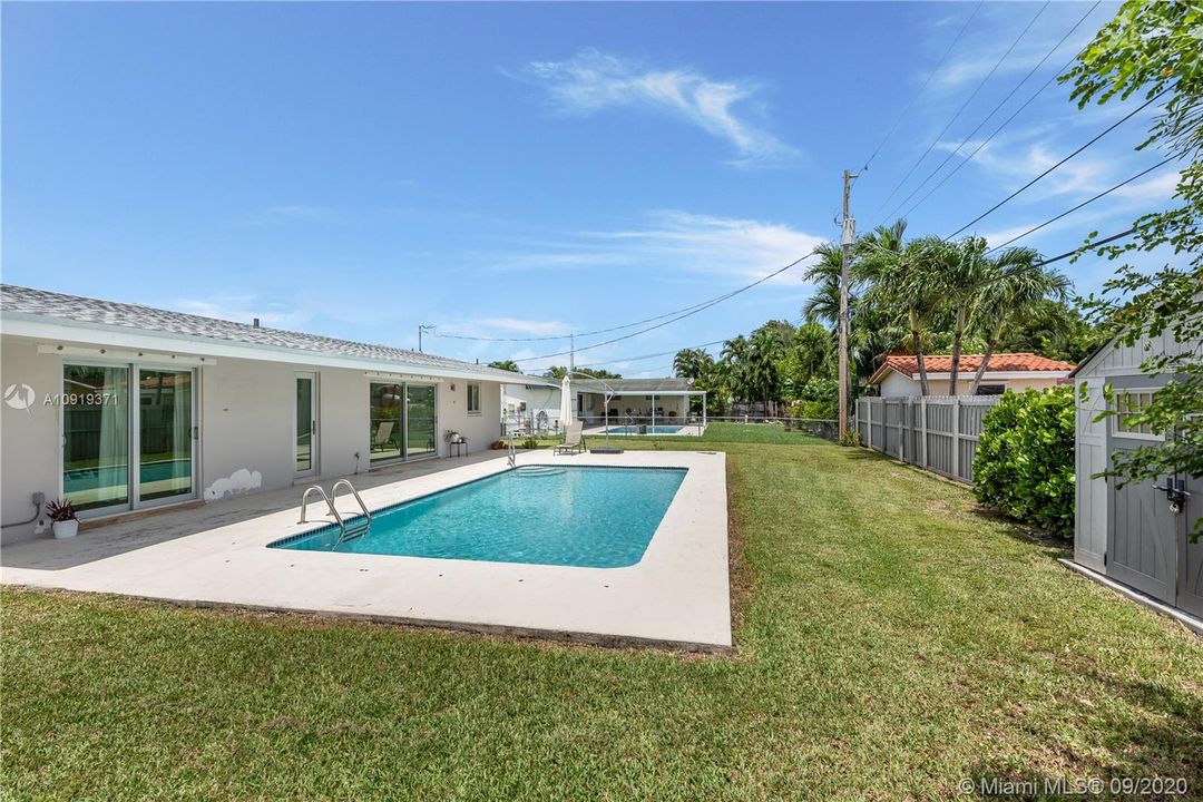 Recently Sold: $420,000 (3 beds, 2 baths, 1048 Square Feet)