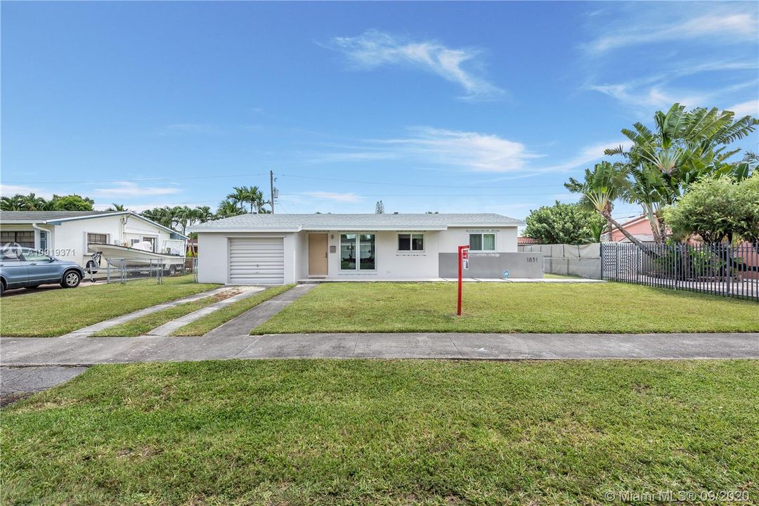 Recently Sold: $420,000 (3 beds, 2 baths, 1048 Square Feet)