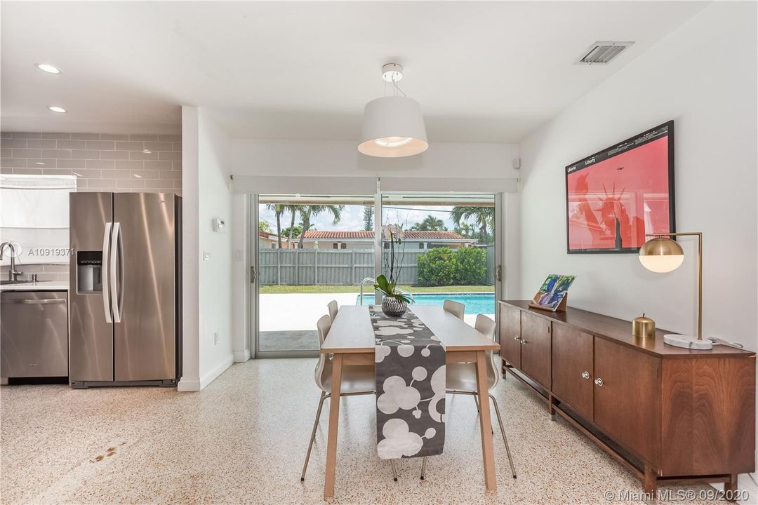 Recently Sold: $420,000 (3 beds, 2 baths, 1048 Square Feet)