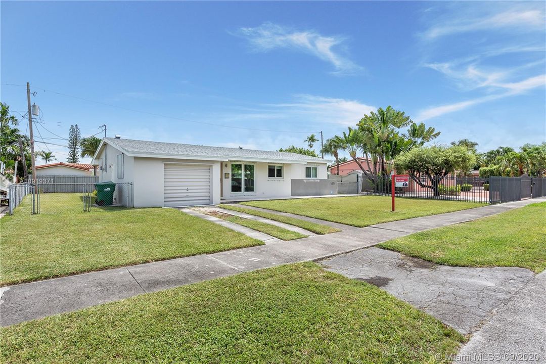 Recently Sold: $420,000 (3 beds, 2 baths, 1048 Square Feet)