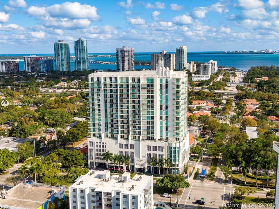 Vendido Recientemente: $391,500 (2 camas, 2 baños, 1017 Pies cuadrados)