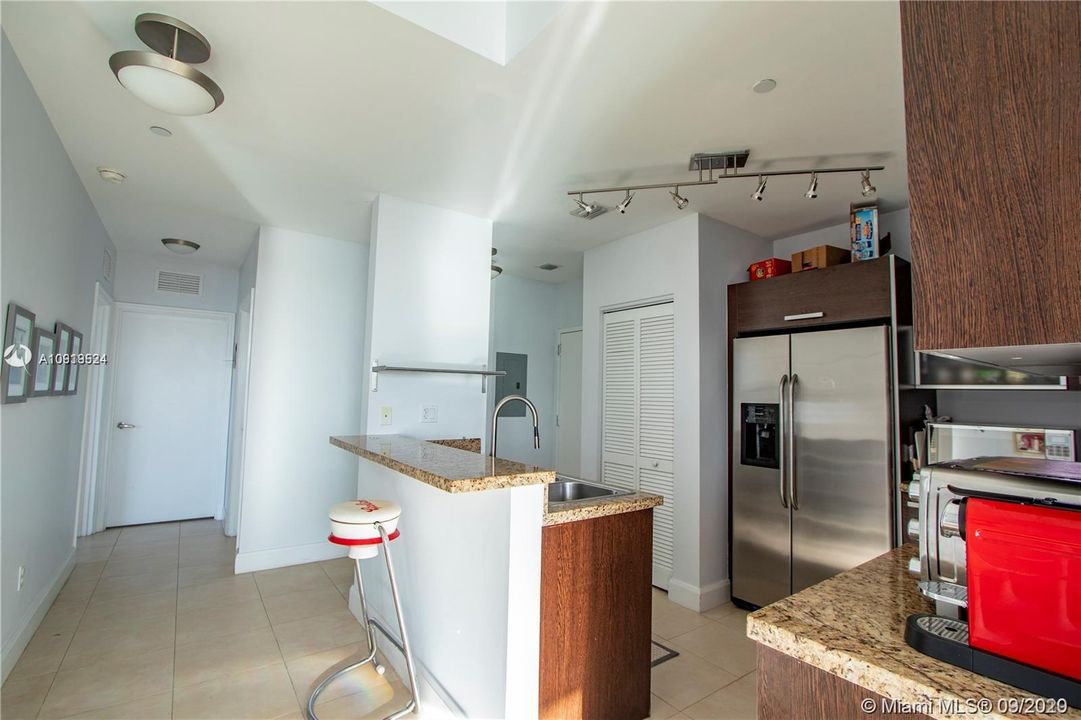 Vendido Recientemente: $391,500 (2 camas, 2 baños, 1017 Pies cuadrados)