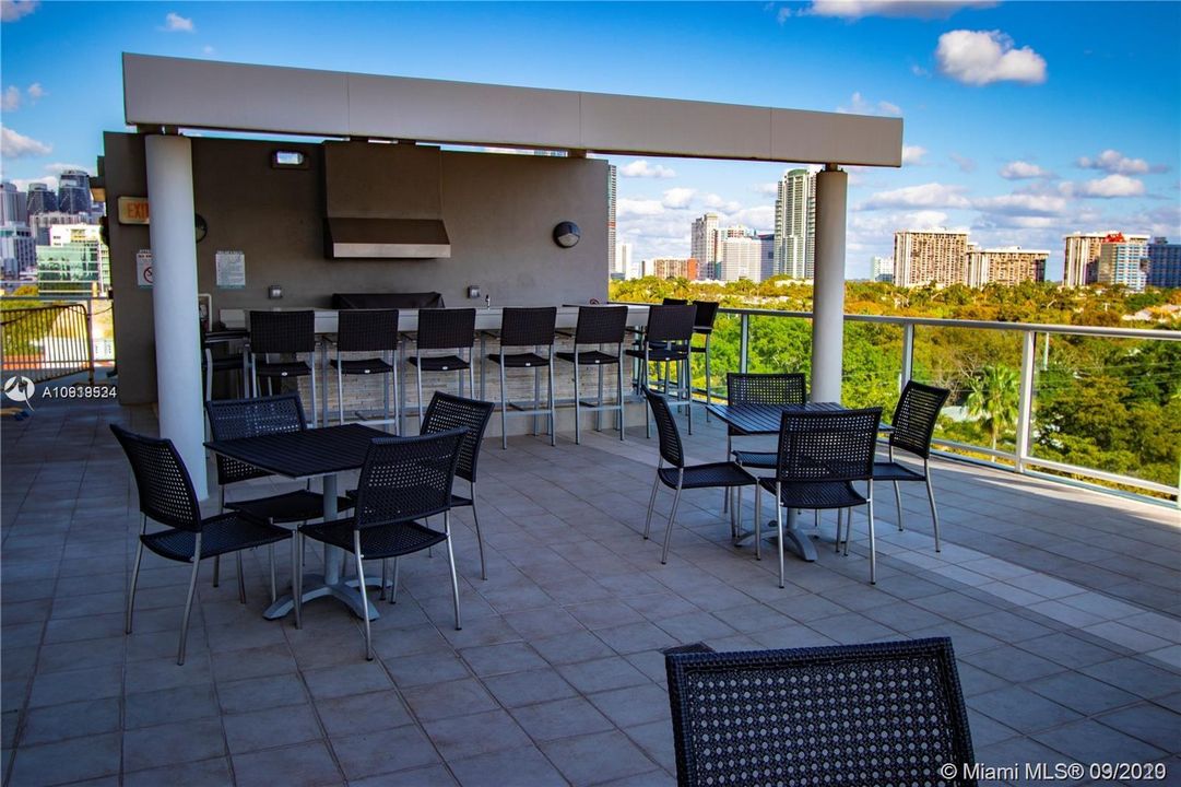 Vendido Recientemente: $391,500 (2 camas, 2 baños, 1017 Pies cuadrados)