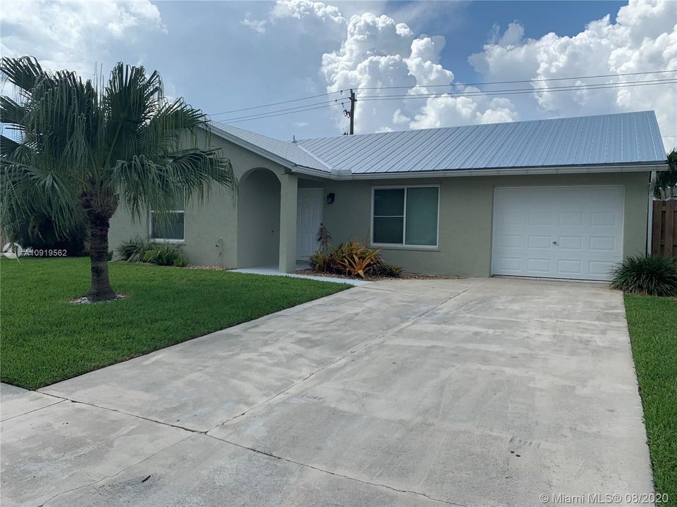 Recently Sold: $315,000 (2 beds, 2 baths, 1003 Square Feet)