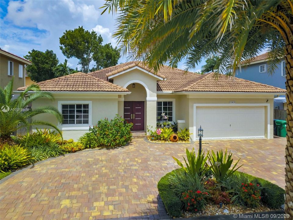 Recently Sold: $415,000 (3 beds, 2 baths, 1752 Square Feet)