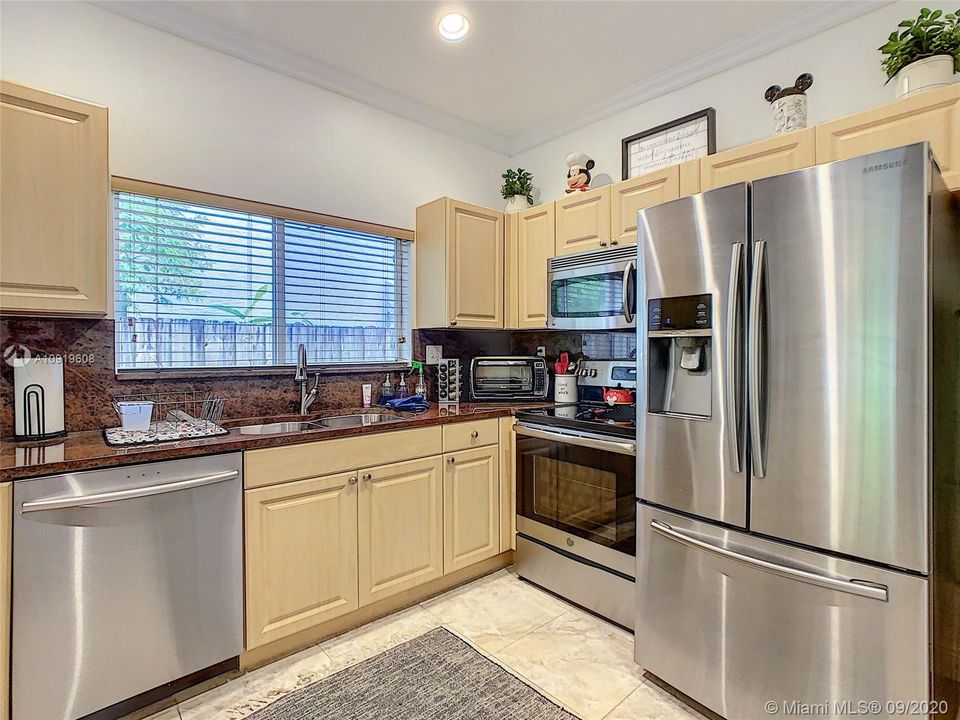 Recently Sold: $415,000 (3 beds, 2 baths, 1752 Square Feet)