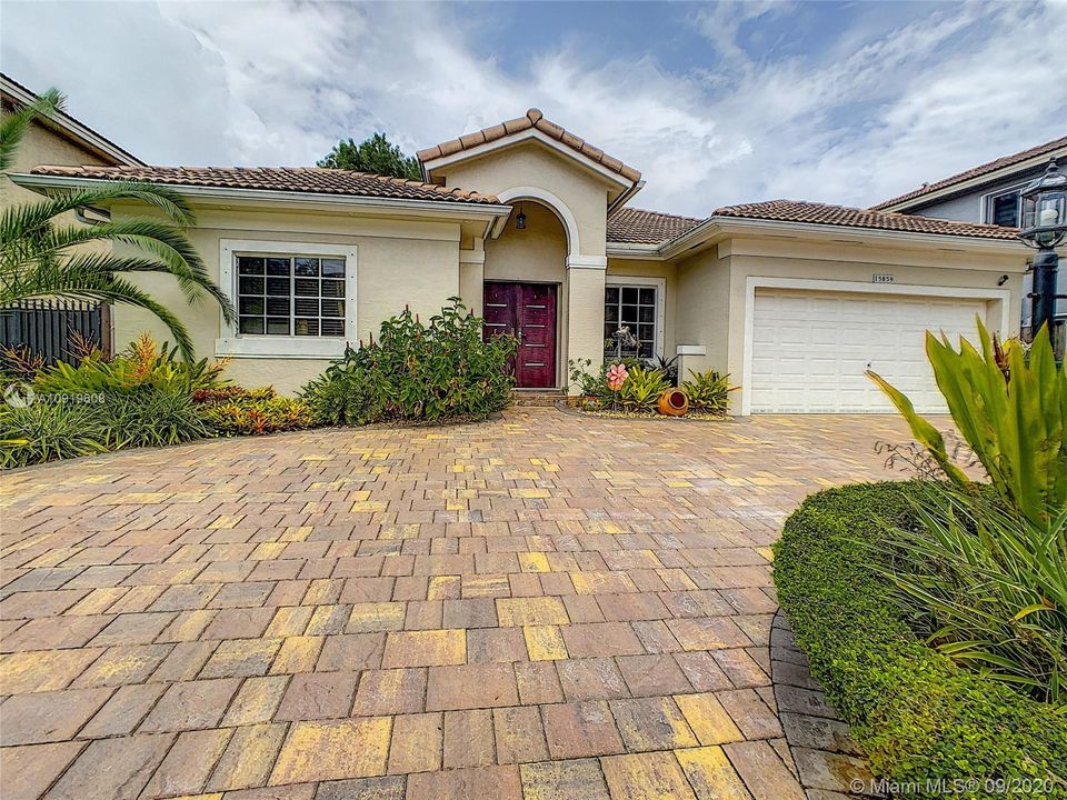 Recently Sold: $415,000 (3 beds, 2 baths, 1752 Square Feet)