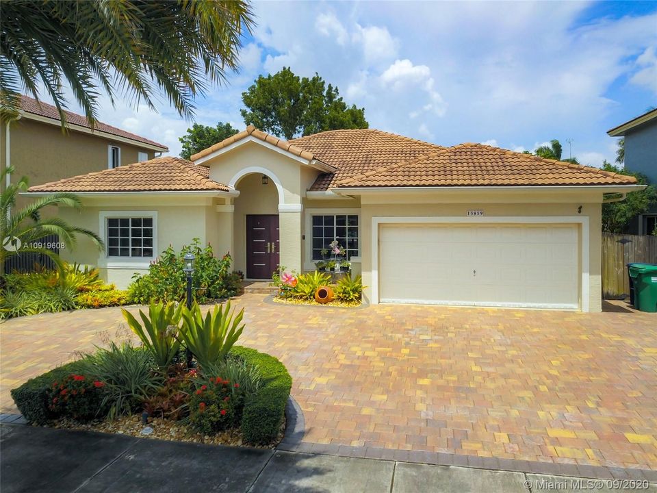 Recently Sold: $415,000 (3 beds, 2 baths, 1752 Square Feet)