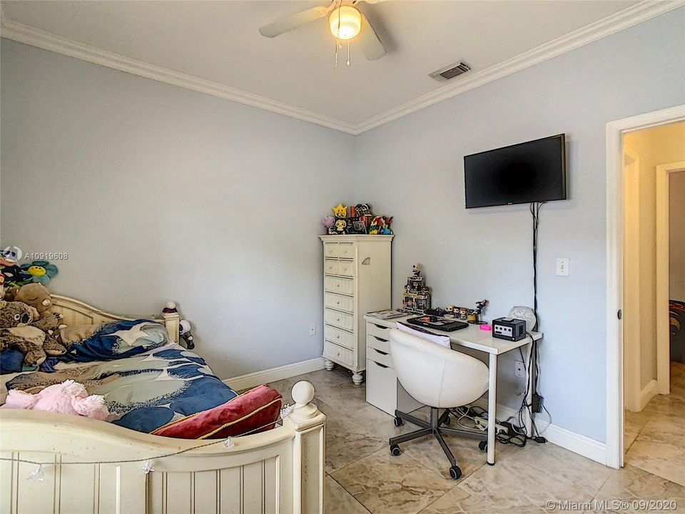 Recently Sold: $415,000 (3 beds, 2 baths, 1752 Square Feet)