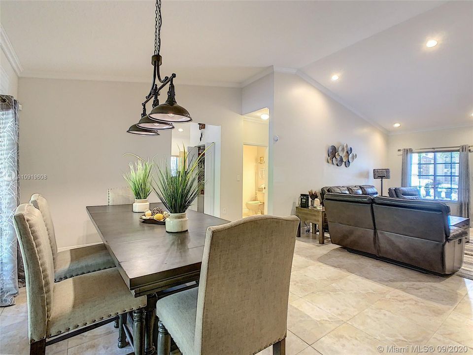 Recently Sold: $415,000 (3 beds, 2 baths, 1752 Square Feet)
