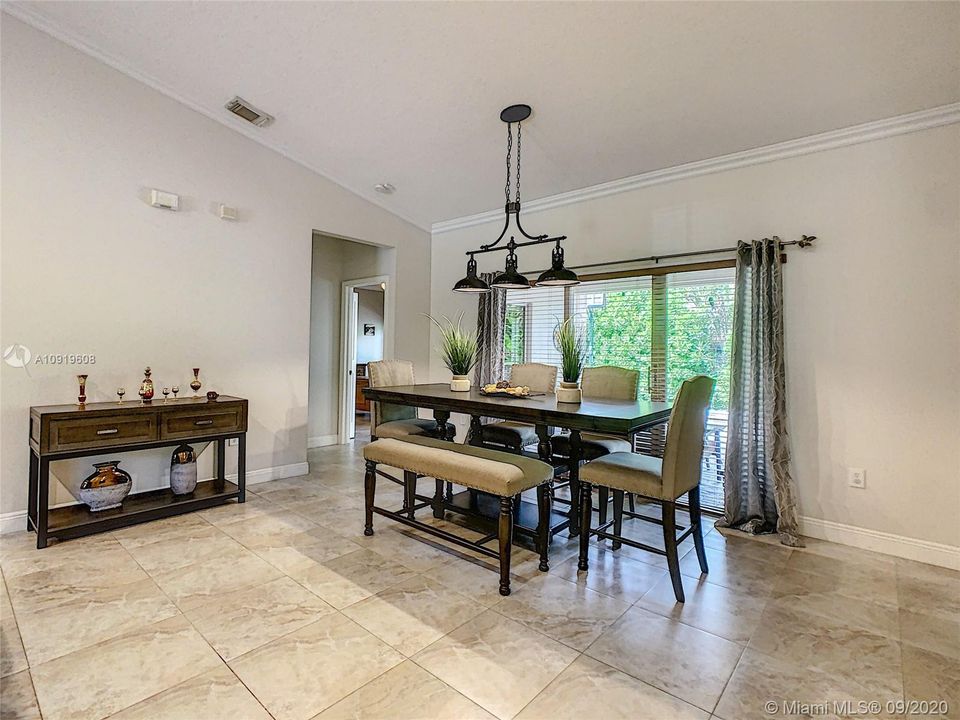 Recently Sold: $415,000 (3 beds, 2 baths, 1752 Square Feet)