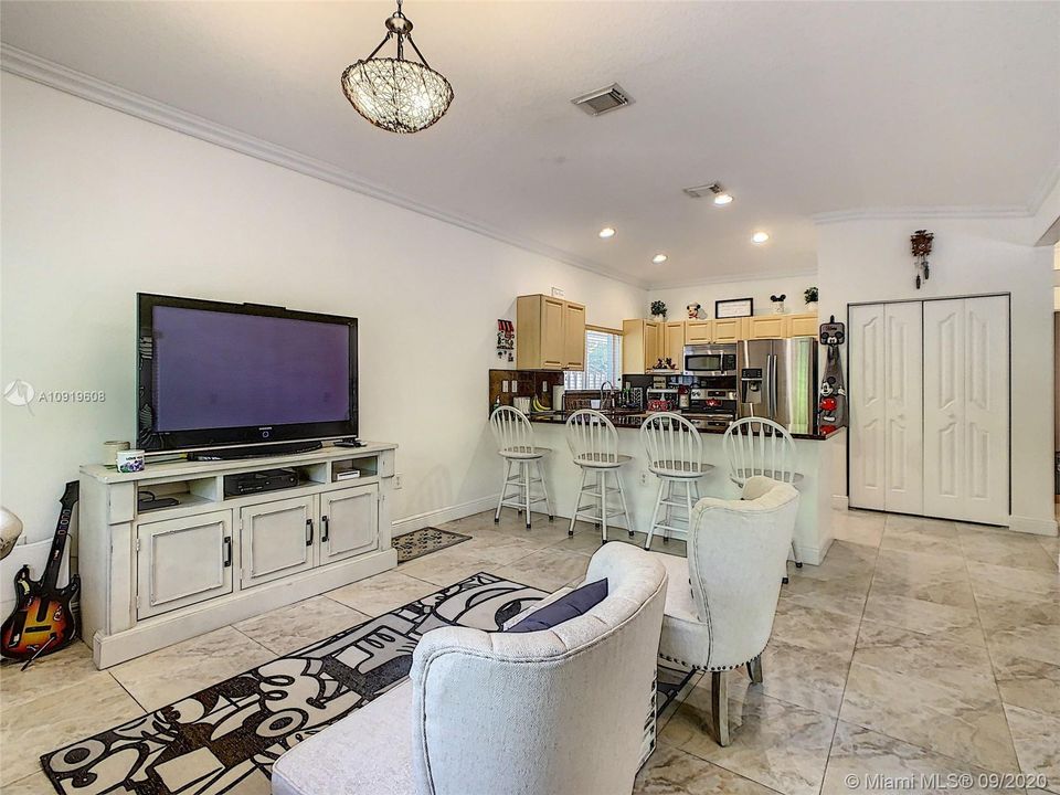 Recently Sold: $415,000 (3 beds, 2 baths, 1752 Square Feet)
