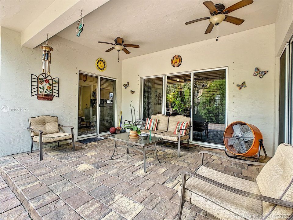 Recently Sold: $415,000 (3 beds, 2 baths, 1752 Square Feet)