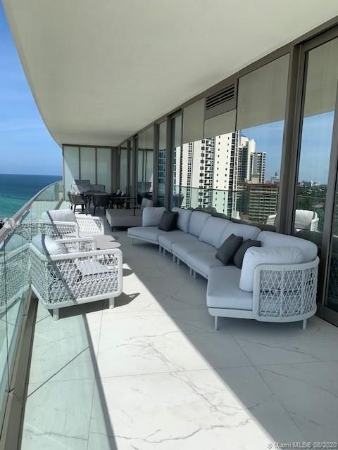 Recently Sold: $1,649,000 (2 beds, 2 baths, 1112 Square Feet)